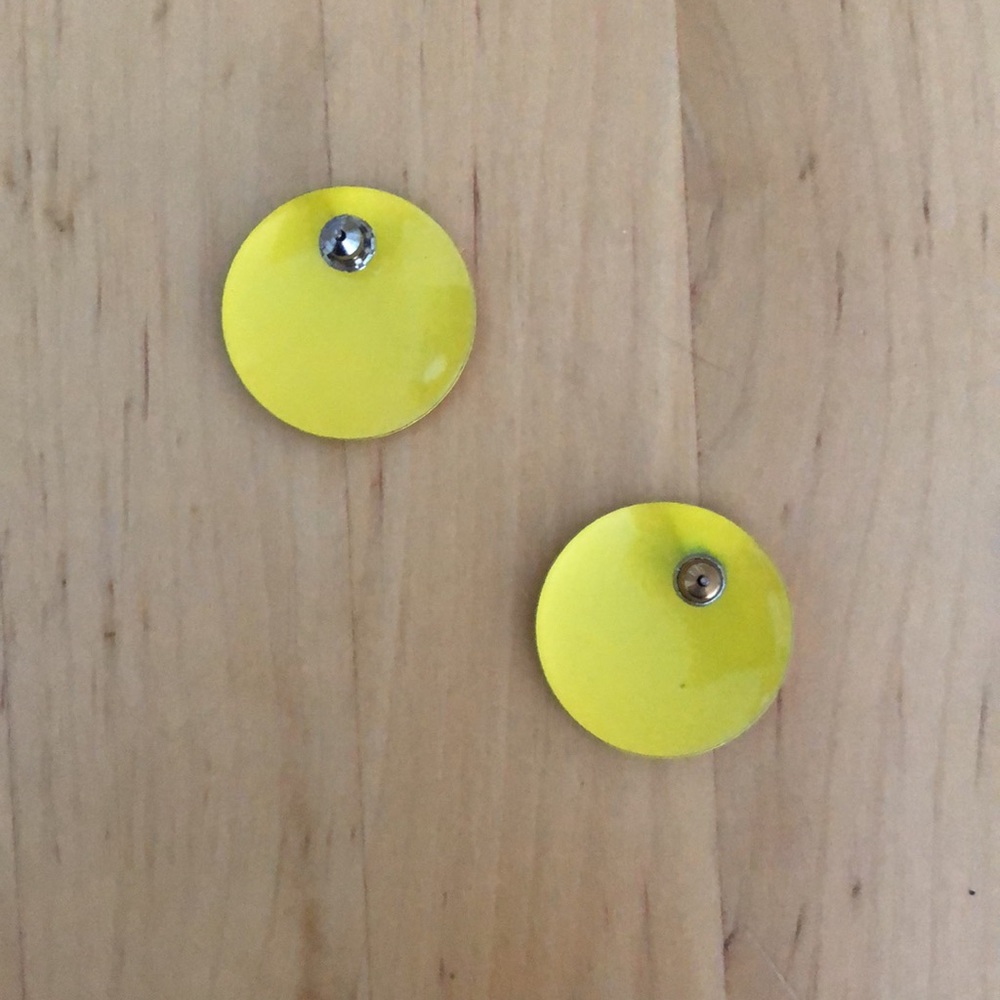 🎱 Vintage Polka Dot Round Earrings - Picture 3 of 3
